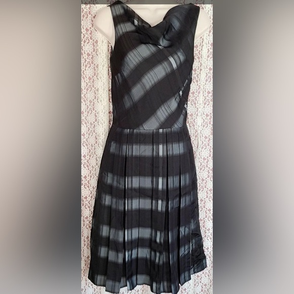 Stunning Antonio Melani Black Swan Chiffon Dress SZ 6 - Picture 1 of 8